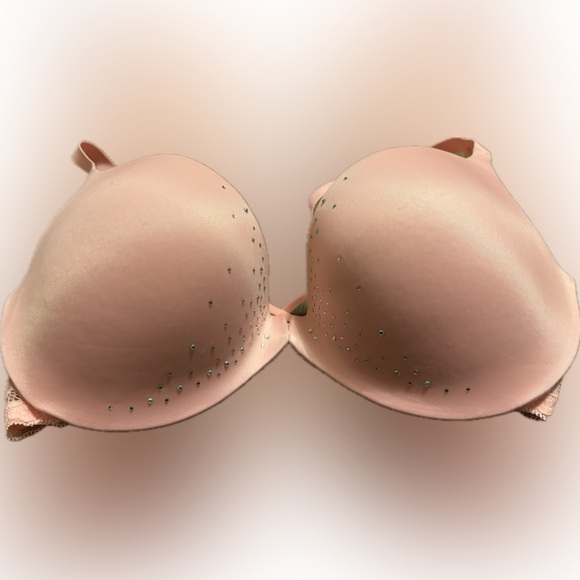 La Senza jewel encrusted pink lace bra. - Picture 8 of 8